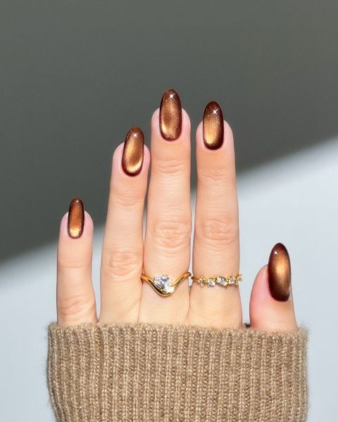 Chocolate suede nails: Η πιο cozy τάση στο μανικιούρ του χειμώνα | imommy.gr