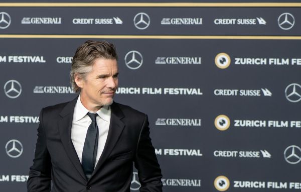 Ίθαν Χοκ: Μετανιώνει για τα δύσκολα χρόνια της κόρης του | imommy.gr