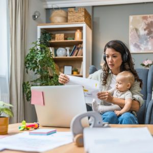 Γονείς: Οι κρυφές προκλήσεις όσων εργάζονται από το σπίτι