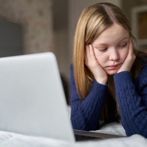 Έφηβοι: Πώς αντιμετωπίζουν την παραπληροφόρηση;