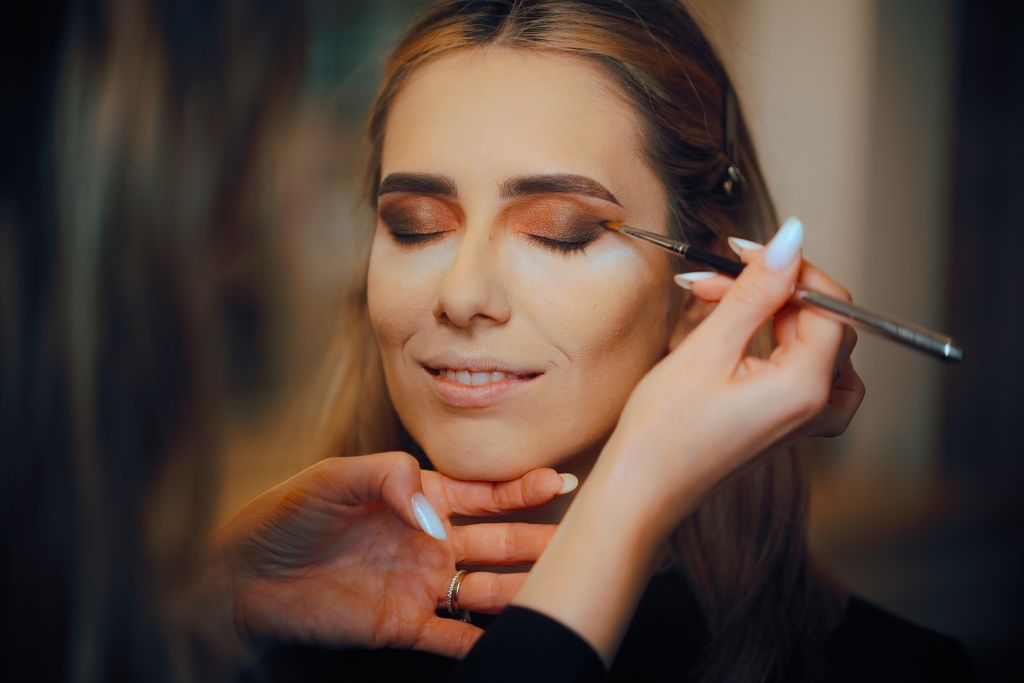 Λαμπερό μακιγιάζ: 4 έξυπνα tips από μια διάσημη makeup artist