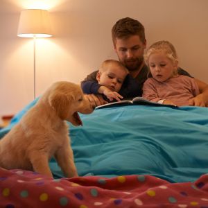 «Μπαμπά θα διαβάσουμε μαζί;»: Γιατί αυτή η στιγμή είναι τόσο σημαντική για τα παιδιά;