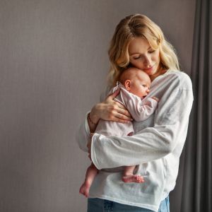 Νέα μαμά: Τι μπορεί να σας… λύσει τα χέρια;