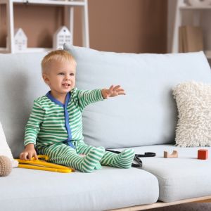 Νήπιο: Γιατί τα πετάει όλα κάτω;