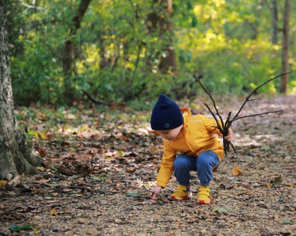 Αγκαλιάζοντας τη φύση: Πώς να ενισχύσετε τη σύνδεση του παιδιού σας με το περιβάλλον | imommy.gr