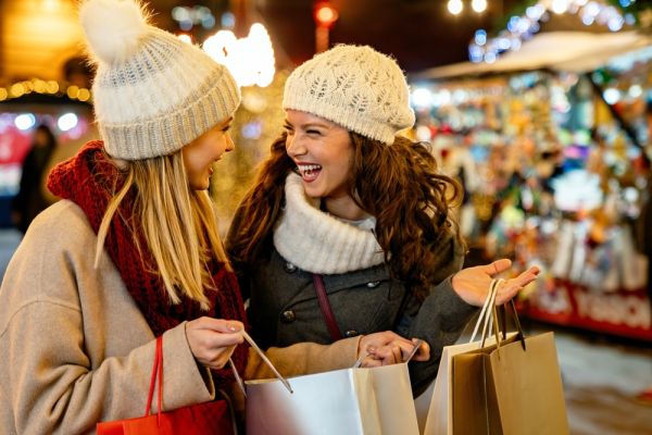 Εορταστικό ωράριο: Πώς θα λειτουργήσουν τα καταστήματα αυτό το Σαββατοκύριακο | imommy.gr