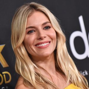 Sienna Miller: Η μητρότητα σε όλες τις φάσεις της ζωής