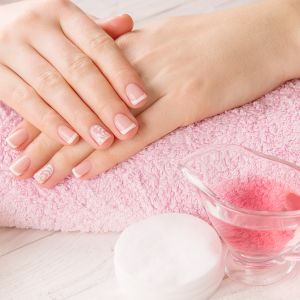 Straight French Manicure: Η νέα εκδοχή του γαλλικού που αξίζει να δοκιμάσετε