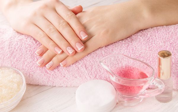 Straight French Manicure: Η νέα εκδοχή του γαλλικού που αξίζει να δοκιμάσετε | imommy.gr