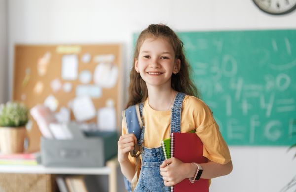 Σχολείο ή ηλικία: Τι επηρεάζει πιο πολύ τον παιδικό εγκέφαλο;