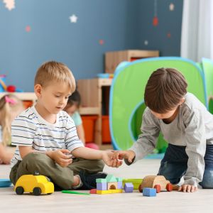 Ευτυχισμένα παιδιά: Η κοινωνική «κόλλα» που μας συνδέει