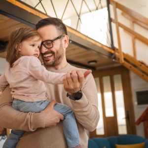 Ο εγκέφαλος των μπαμπάδων δεν διαφέρει και τόσο από εκείνον των μαμάδων