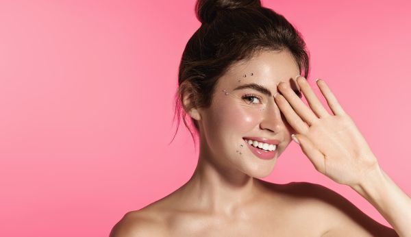 Barbie Blush Look: Η viral τάση στο μακιγιάζ που θα σας κάνει να μοιάζετε με κούκλα | imommy.gr