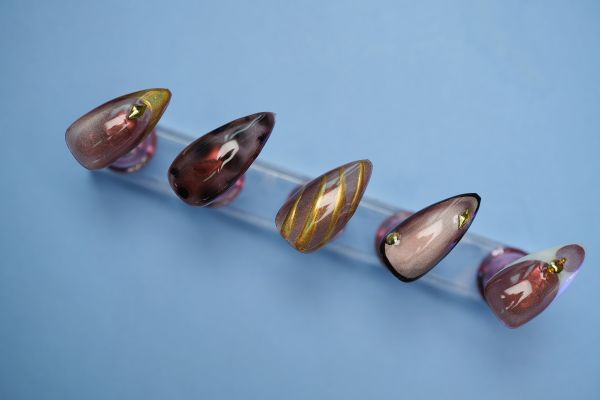 Glamoratti nails: Η τάση που φέρνει τον μαξιμαλισμό στα μανικιούρ | imommy.gr