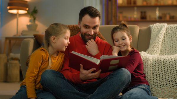 Αγαπημένα αδέρφια: Πώς οι γονείς διαμορφώνουν τη σχέση τους; | imommy.gr