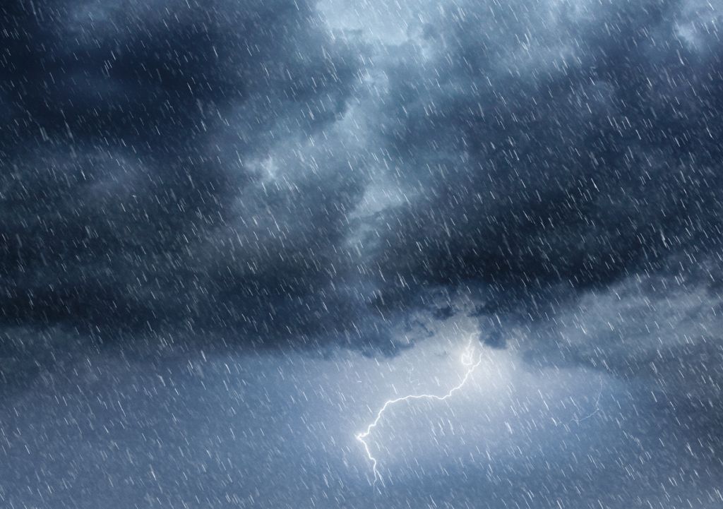 Καιρός: Η κακοκαιρία Kristin χτυπά με ισχυρές βροχές, καταιγίδες και χαλάζι