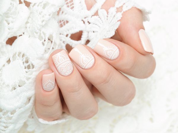 Lace nails: Το πιο ρομαντικό mani του χειμώνα | imommy.gr