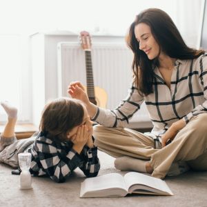 Μαμάδες: 5 τρόποι για να προστατέψετε την ψυχική σας υγεία τον χειμώνα