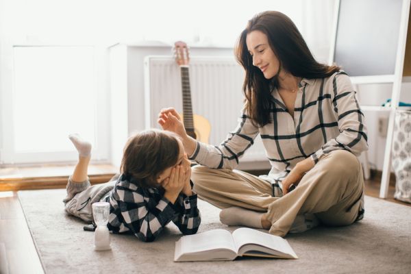 Μαμάδες: 5 τρόποι για να προστατέψετε την ψυχική σας υγεία τον χειμώνα