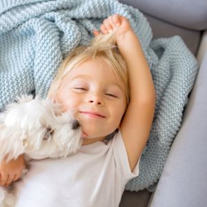 Τι κοινό έχει ένα κουτάβι με ένα νήπιο;