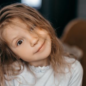 Νήπιο με… αέρα ενήλικα βάζει όρια και κλέβει τις εντυπώσεις