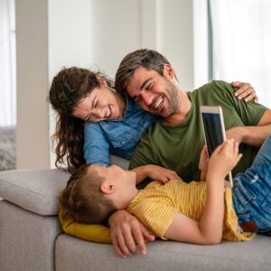 5 +1 τρόποι για να βελτιώσετε τις ψηφιακές συνήθειες της οικογένειάς σας το 2026