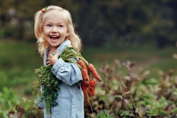 Παιδιά: Πόσο τα ωφελεί η ενασχόληση με τη φύση; | imommy.gr