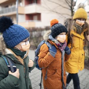 Έφηβοι: Πώς η ατμοσφαιρική ρύπανση επιδρά στον εγκέφαλό τους;