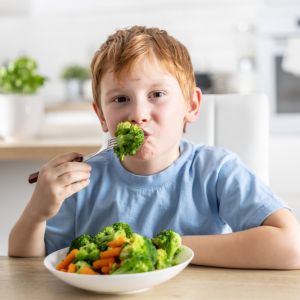 Μπορούν τα παιδιά να ακολουθούν φυτική διατροφή; Τι έδειξε νέα μεγάλη μελέτη