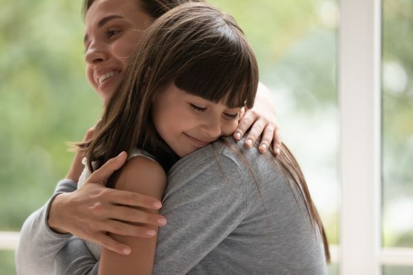 Πώς να διδάξετε στα παιδιά την καλοσύνη και την ενσυναίσθηση | imommy.gr