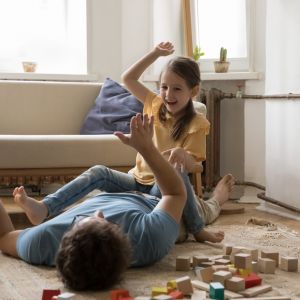 Πώς το παιχνίδι χωρίς πρόγραμμα μπορεί να ωφελήσει γονείς και παιδιά