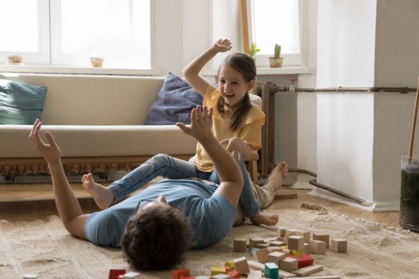 Πώς το παιχνίδι χωρίς πρόγραμμα μπορεί να ωφελήσει γονείς και παιδιά | imommy.gr