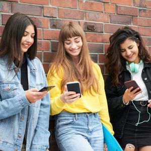 Smartphones: Πολύ συχνή η χρήση τους στα σχολεία