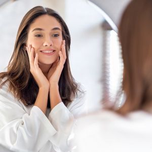 Θαμπή επιδερμίδα: Πώς θα ξαναβρεί τη λάμψη της;