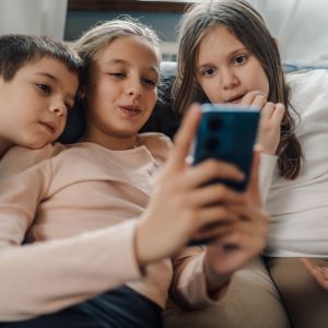 Αδέλφια: Τι καθορίζει η σειρά γέννησης;