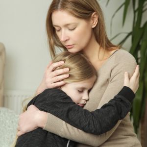 Γονείς: Πώς θα κάνετε το παιδί σας να νιώσει ασφάλεια;