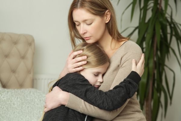 Γονείς: Πώς θα κάνετε το παιδί σας να νιώσει ασφάλεια;