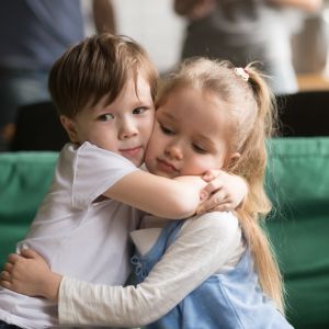 Είναι τα δεύτερα παιδιά πιο επιρρεπή σε προβλήματα; Τι λέει η επιστήμη;