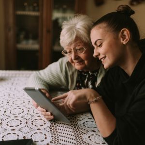 Γονείς και παππούδες: 5 +1 τρόποι για να χτίσετε πιο ισχυρές σχέσεις με τους εφήβους σας