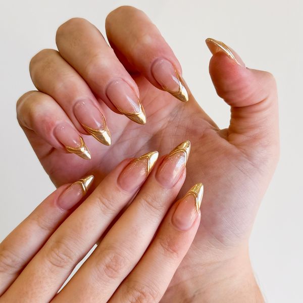 Gold nails: Η τάση που θα σας χαρίσει μανικιούρ από… χρυσό | imommy.gr