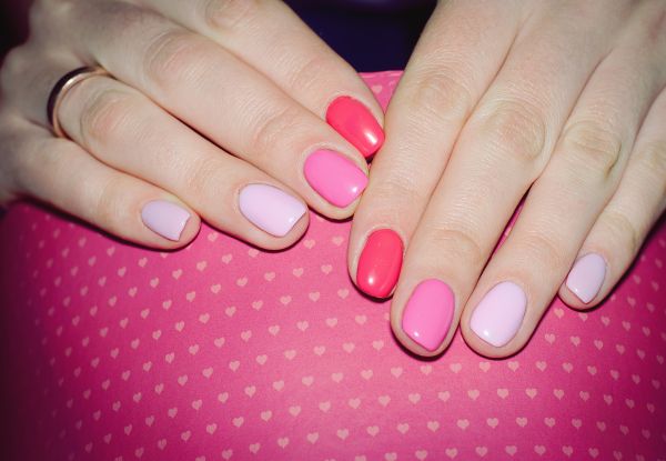 Σας αρέσουν τα κοντά νύχια; 6 nail designs που αξίζουν μια θέση στη λίστα με τα Αποθηκευμένα σας | imommy.gr