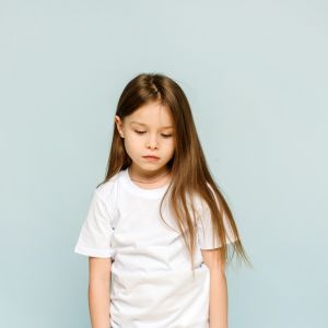 «Ταμπέλες»: Γιατί κάνουν κακό στο παιδί;