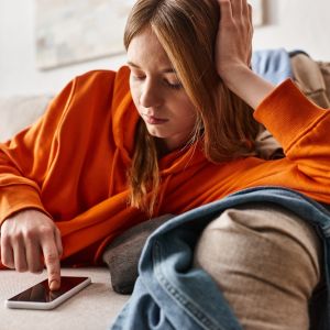 Έφηβοι: Πώς επιδρά ο ψηφιακός κόσμος στην αυτοεικόνα τους;