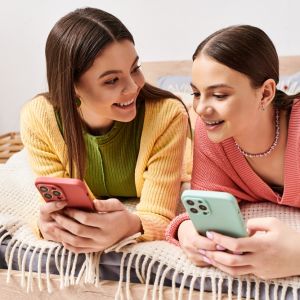 Social media: Έχουν και θετικά για τους έφηβους;