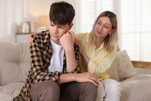 Έφηβοι: Όσο τους πλησιάζουμε, απομακρύνονται; | imommy.gr