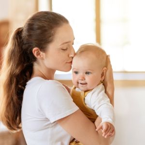 Μητρικό άγγιγμα: Πώς φαίνεται η επιρροή του στην εφηβεία;