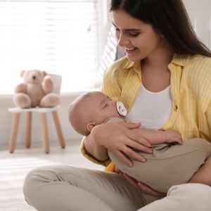 Μωρά: Γιατί βοηθά να τα κουνάμε, όταν κλαίνε;