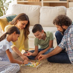 Μήπως είσαι ο fun parent; Η παγίδα που πρέπει να αποφύγεις