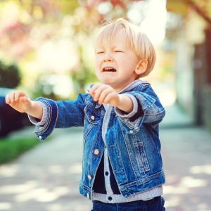 Τι κάνουμε όταν το παιδί ξεσπάει ενώ είμαστε έξω;