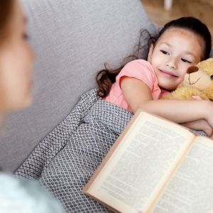 Τι χρειάζεται ο εγκέφαλος των παιδιών πριν τον ύπνο